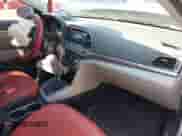 2017 Hyundai Elantra SE z VIN 5NPD84LF1HH042273, wystawiony jako IAAI lot #43158363 z przebiegiem 125 043 mil mil oraz . Historia ofert i sprzedaży dostępna na DreamBid. Obrazek 5.