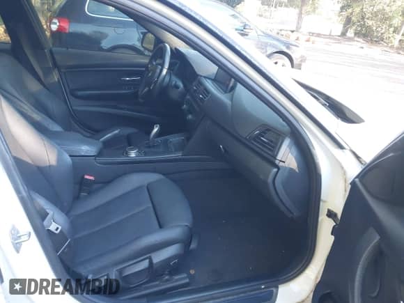 2014 BMW 3 Series 320i xDrive с VIN WBA3C3C52EP662204, выставлен на аукционе IAAI как лот 43482948 с пробегом 81 136 миль миль и . История ставок и продаж доступна на DreamBid. Изображение 5.