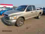 2004 Dodge 1500 SLT z VIN 1D7HA18D14S581571, wystawiony jako IAAI lot #42888955 z przebiegiem 160 229 mil mil oraz . Historia ofert i sprzedaży dostępna na DreamBid. Obrazek 2.