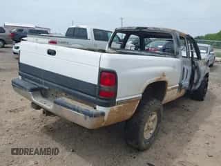 1997 Dodge 1500 z VIN 3B7HF13Z4VG838259, wystawiony jako IAAI lot #39235353 z przebiegiem Nie podano mil oraz . Historia ofert i sprzedaży dostępna na DreamBid. Obrazek 4.