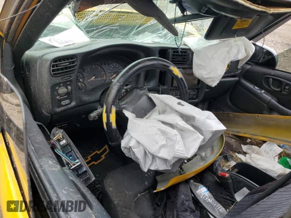 2003 Chevrolet Blazer LS z VIN 1GNCS18X43K116185, wystawiony jako Copart lot #56846644 z przebiegiem Nie podano mil oraz Czysty tytuł • Clean title. Historia ofert i sprzedaży dostępna na DreamBid. Obrazek 8.