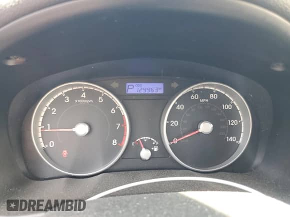 2010 Hyundai Accent GS z VIN KMHCM3ACXAU179259, wystawiony jako Copart lot #49603965 z przebiegiem 129 963 mil mil oraz Szkoda całkowita • Salvage title. Historia ofert i sprzedaży dostępna na DreamBid. Obrazek 9.