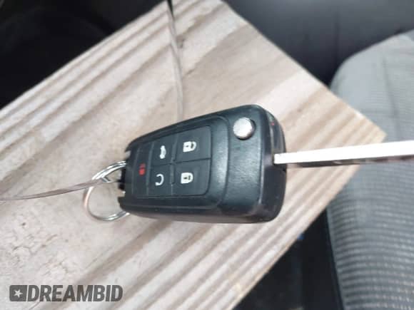 2015 Chevrolet Malibu LT z VIN 1G11D5SLXFF126832, wystawiony jako IAAI lot #43291645 z przebiegiem 172 901 mil mil oraz . Historia ofert i sprzedaży dostępna na DreamBid. Obrazek 11.