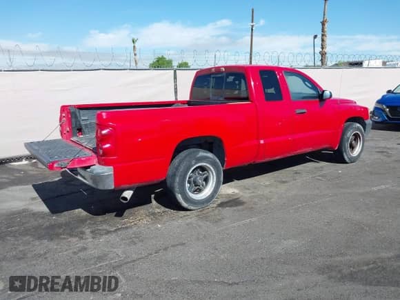 2005 Dodge Dakota SLT with VIN 1D7HE42KX5S218443, listed as a IAAI auction lot 42831581 with 146,947 mi miles and . Bid and sale history available at DreamBid. Image 4.