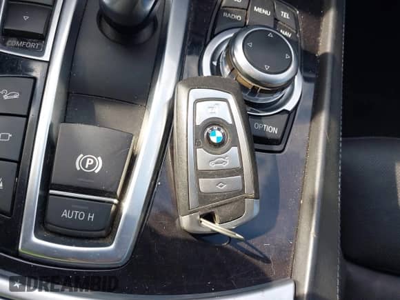 2011 BMW 7 Series 750i xDrive с VIN WBAKC6C59BC394753, выставлен на аукционе IAAI как лот 42658311 с пробегом 86 938 миль миль и . История ставок и продаж доступна на DreamBid. Изображение 11.