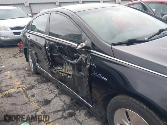 2014 Hyundai Sonata z VIN KMHEC4A45EA114823, wystawiony jako IAAI lot #42188554 z przebiegiem 121 101 mil mil oraz . Historia ofert i sprzedaży dostępna na DreamBid. Obrazek 6.