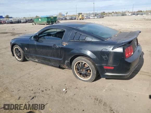 2006 Ford Mustang GT Deluxe с VIN 1ZVFT82H465109301, выставлен на аукционе Copart как лот 82591665 с пробегом 269 863 миль миль и Чистый • Clean title. История ставок и продаж доступна на DreamBid. Изображение 2.