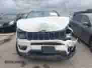 2019 Jeep Compass Altitude z VIN 3C4NJCBB5KT615720, wystawiony jako IAAI lot #42148757 z przebiegiem 205 016 mil mil oraz . Historia ofert i sprzedaży dostępna na DreamBid. Obrazek 6.