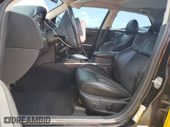 2008 Chrysler 300 C Hemi z VIN 2C3LA63H98H312599, wystawiony jako Copart lot #66863455 z przebiegiem 203 081 mil mil oraz Czysty tytuł • Clean title. Historia ofert i sprzedaży dostępna na DreamBid. Obrazek 7.