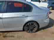 2007 BMW 3 Series 328i z VIN WBAVC53527FZ75041, wystawiony jako IAAI lot #43240788 z przebiegiem 165 460 mil mil oraz . Historia ofert i sprzedaży dostępna na DreamBid. Obrazek 12.