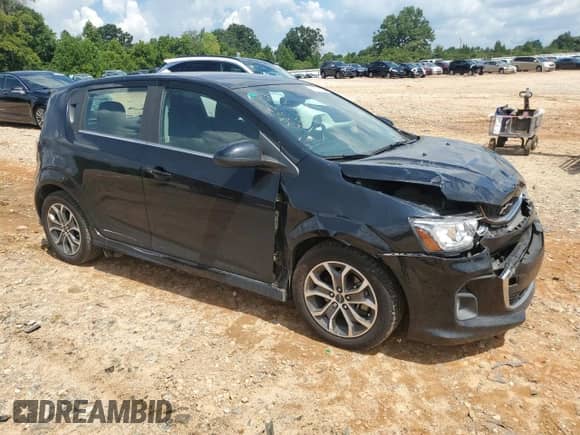 2019 Chevrolet Sonic LT z VIN 1G1JD6SB4K4110001, wystawiony jako Copart lot #66013155 z przebiegiem 58 401 mil mil oraz Szkoda całkowita • Salvage title. Historia ofert i sprzedaży dostępna na DreamBid. Obrazek 4.