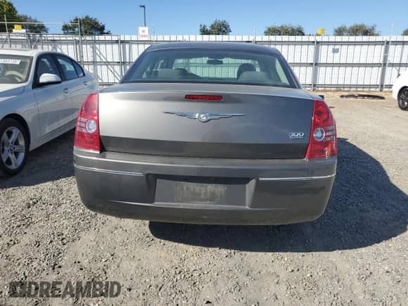 2010 Chrysler 300 Touring с VIN 2C3CA4CD1AH203142, выставлен на аукционе Copart как лот 80648205 с пробегом 104 969 миль миль и Чистый • Clean title. История ставок и продаж доступна на DreamBid. Изображение 6.