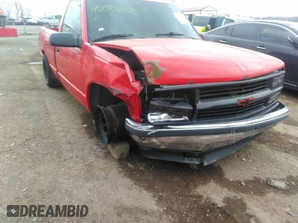 1995 GMC Sierra 1500 z VIN 1GTEC14H6SZ512332, wystawiony jako IAAI lot #42005858 z przebiegiem 85 007 mil mil oraz . Historia ofert i sprzedaży dostępna na DreamBid. Obrazek 1.