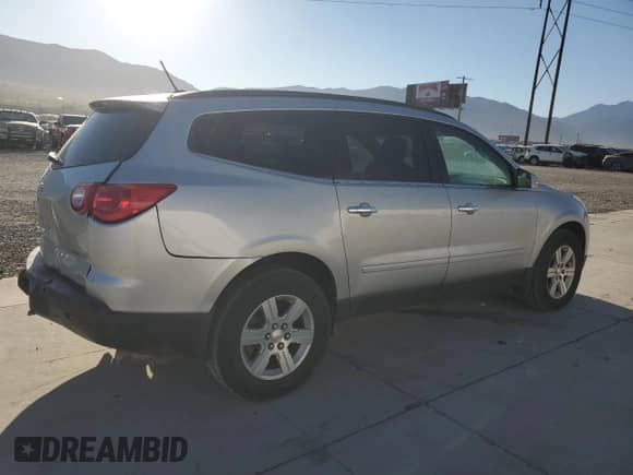 2010 Chevrolet Traverse 1LT z VIN 1GNLVFED3AJ256620, wystawiony jako Copart lot #68160005 z przebiegiem 193 575 mil mil oraz Szkoda całkowita • Salvage title. Historia ofert i sprzedaży dostępna na DreamBid. Obrazek 3.