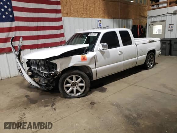 2000 GMC Sierra 1500 SLE with VIN 2GTEK19T2Y1327325, listed as a Copart auction lot 84872705 with Not provided miles and Salvage title. Bid and sale history available at DreamBid. Image 1.
