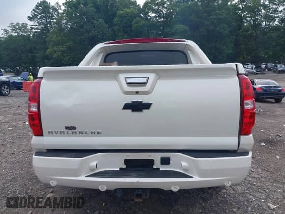 2013 Chevrolet Avalanche LTZ с VIN 3GNMCGE01DG280823, выставлен на аукционе IAAI как лот 42523302 с пробегом 193 255 миль миль и . История ставок и продаж доступна на DreamBid. Изображение 16.