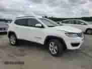 2021 Jeep Compass Latitude z VIN 3C4NJCBB5MT552962, wystawiony jako Copart lot #66144555 z przebiegiem 61 466 mil mil oraz Szkoda całkowita • Salvage title. Historia ofert i sprzedaży dostępna na DreamBid. Obrazek 4.
