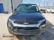 2023 Chevrolet TrailBlazer LS z VIN KL79MMS21PB000828, wystawiony jako Copart lot #66887505 z przebiegiem 51 992 mil mil oraz Czysty tytuł • Clean title. Historia ofert i sprzedaży dostępna na DreamBid. Obrazek 5.