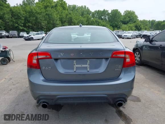 2018 Volvo S60 Dynamic с VIN YV140MTL4J2460924, выставлен на аукционе IAAI как лот 42475146 с пробегом 105 914 миль миль и . История ставок и продаж доступна на DreamBid. Изображение 16.