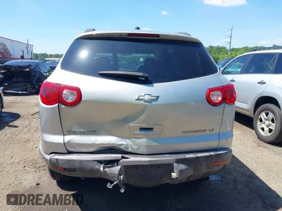 2009 Chevrolet Traverse LS z VIN 1GNEV13D39S162970, wystawiony jako IAAI lot #42273269 z przebiegiem 198 297 mil mil oraz . Historia ofert i sprzedaży dostępna na DreamBid. Obrazek 6.