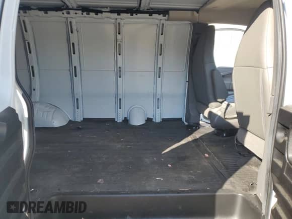 2022 Chevrolet Express Cargo с VIN 1GCWGAF71N1173799, выставлен на аукционе Copart как лот 72360234 с пробегом 37 558 миль миль и Списание • Salvage title. История ставок и продаж доступна на DreamBid. Изображение 11.