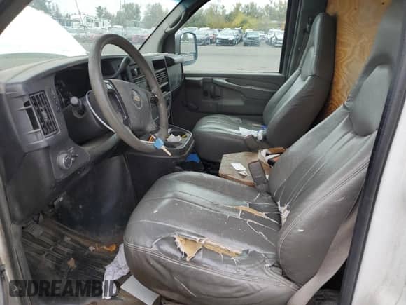 2008 Chevrolet Express Cargo с VIN 1GCGG25C981188144, выставлен на аукционе Copart как лот 76550214 с пробегом 292 178 миль миль и Списание • Salvage title. История ставок и продаж доступна на DreamBid. Изображение 7.