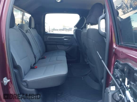 2021 Ram 1500 Lone Star z VIN 1C6RREFT9MN750640, wystawiony jako IAAI lot #42949043 z przebiegiem 61 809 mil mil oraz . Historia ofert i sprzedaży dostępna na DreamBid. Obrazek 8.