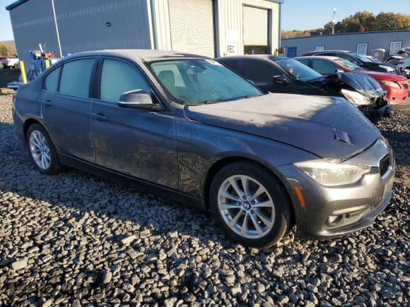 2016 BMW 3 Series 320i xDrive z VIN WBA8E5G51GNT40741, wystawiony jako Copart lot #89641135 z przebiegiem 105 501 mil mil oraz Szkoda całkowita • Salvage title. Historia ofert i sprzedaży dostępna na DreamBid. Obrazek 4.