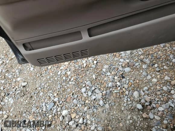 2004 Nissan Frontier XE Desert Runner z VIN 1N6ED26YX4C481198, wystawiony jako Copart lot #60319085 z przebiegiem Nie podano mil oraz Czysty tytuł • Clean title. Historia ofert i sprzedaży dostępna na DreamBid. Obrazek 9.