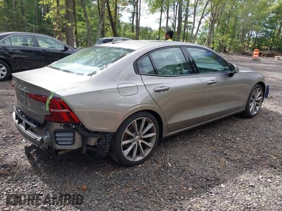 2020 Volvo S60 Momentum с VIN 7JR102FKXLG032170, выставлен на аукционе IAAI как лот 43351948 с пробегом 52 620 миль миль и . История ставок и продаж доступна на DreamBid. Изображение 4.