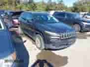2014 Jeep Cherokee Latitude z VIN 1C4PJMCS3EW203811, wystawiony jako IAAI lot #43485562 z przebiegiem 152 937 mil mil oraz . Historia ofert i sprzedaży dostępna na DreamBid. Obrazek 1.