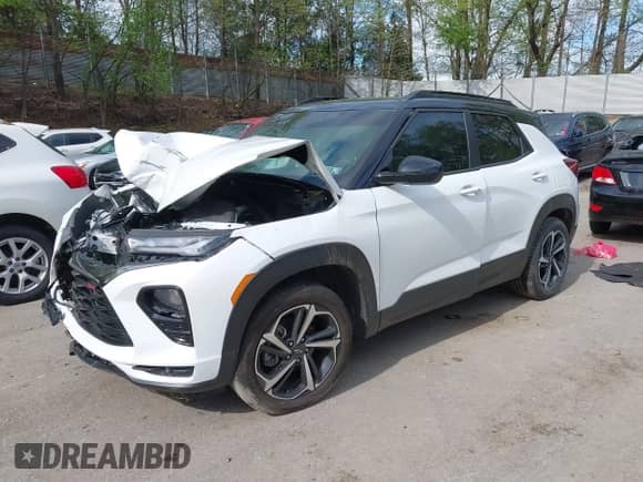 2021 Chevrolet TrailBlazer RS z VIN KL79MUSL4MB003002, wystawiony jako IAAI lot #42209159 z przebiegiem 40 929 mil mil oraz . Historia ofert i sprzedaży dostępna na DreamBid. Obrazek 2.