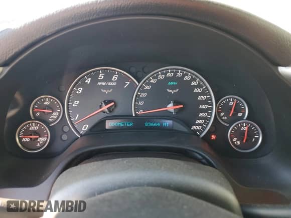 2005 Chevrolet Corvette с VIN 1G1YY24U055121120, выставлен на аукционе Copart как лот 87123205 с пробегом 83 664 миль миль и Списание • Salvage title. История ставок и продаж доступна на DreamBid. Изображение 9.