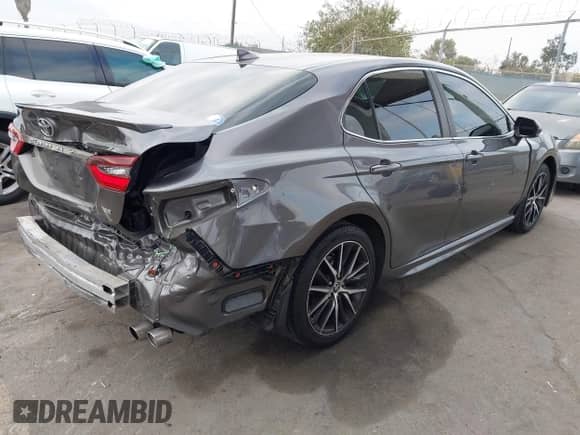 2021 Toyota Camry SE Nightshade z VIN 4T1G11AK8MU536707, wystawiony jako IAAI lot #43329430 z przebiegiem 61 408 mil mil oraz . Historia ofert i sprzedaży dostępna na DreamBid. Obrazek 4.