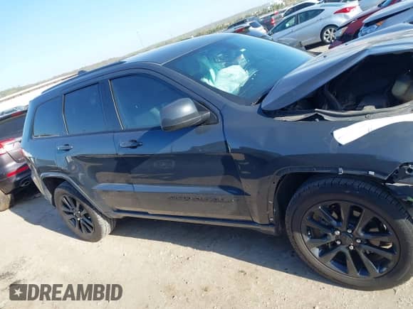 2018 Jeep Grand Cherokee Laredo E с VIN 1C4RJEAGXJC124726, выставлен на аукционе IAAI как лот 41990741 с пробегом 112 217 миль миль и . История ставок и продаж доступна на DreamBid. Изображение 14.