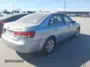 2008 Hyundai Sonata GLS z VIN 5NPET46C98H393470, wystawiony jako IAAI lot #43374120 z przebiegiem 128 102 mil mil oraz . Historia ofert i sprzedaży dostępna na DreamBid. Obrazek 4.