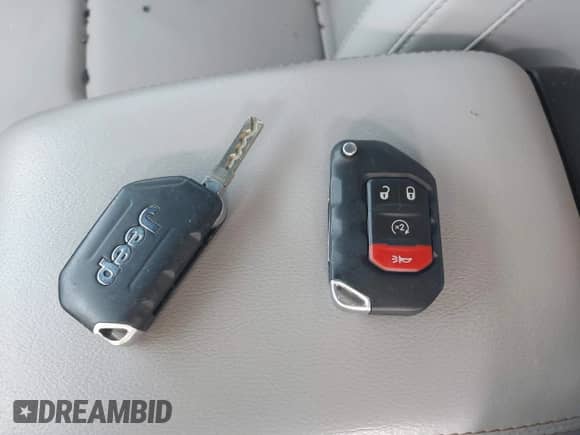 2021 Jeep Wrangler Unlimited Sahara z VIN 1C4JJXP63MW767719, wystawiony jako IAAI lot #41906155 z przebiegiem 44 689 mil mil oraz . Historia ofert i sprzedaży dostępna na DreamBid. Obrazek 11.