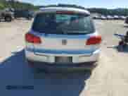 2014 Volkswagen Tiguan S z VIN WVGAV3AX7EW621724, wystawiony jako Copart lot #86763145 z przebiegiem 148 678 mil mil oraz Czysty tytuł • Clean title. Historia ofert i sprzedaży dostępna na DreamBid. Obrazek 6.