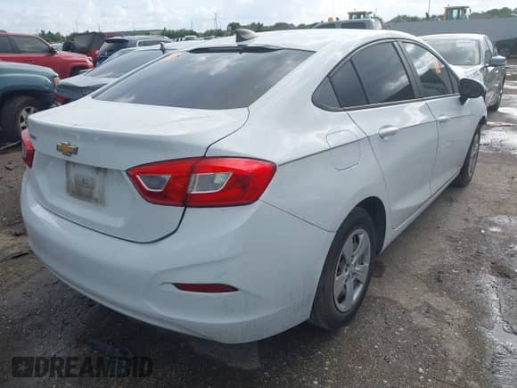 2017 Chevrolet Cruze LS с VIN 1G1BC5SM7H7206120, выставлен на аукционе IAAI как лот 43001322 с пробегом Не указан миль и . История ставок и продаж доступна на DreamBid. Изображение 4.