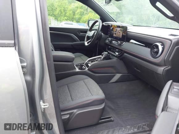 2024 Chevrolet Colorado 4WD Z71 with VIN 1GCPTDEK3R1152059, listed as a IAAI auction lot 42383826 with 4,002 mi miles and . Bid and sale history available at DreamBid. Image 5.