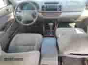 2003 Toyota Camry XLE с VIN 4T1BE30K33U181715, выставлен на аукционе Copart как лот 71077945 с пробегом 233 892 миль миль и Списание • Salvage title. История ставок и продаж доступна на DreamBid. Изображение 8.