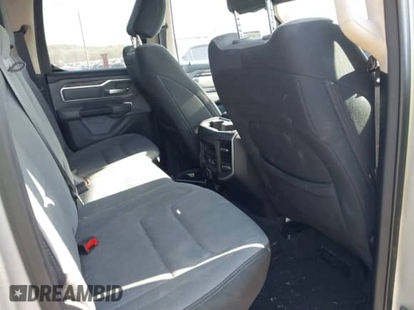 2020 Ram 1500 Big Horn z VIN 1C6SRFBT2LN200059, wystawiony jako IAAI lot #41987816 z przebiegiem 107 675 mil mil oraz . Historia ofert i sprzedaży dostępna na DreamBid. Obrazek 8.