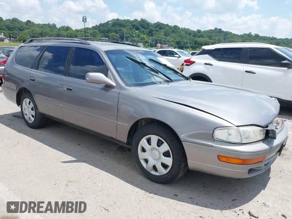1992 Toyota Camry with VIN 4T1VK12W6NU047357, listed as a IAAI auction lot 42593322 with 325,406 mi miles and . Bid and sale history available at DreamBid. Image 1.