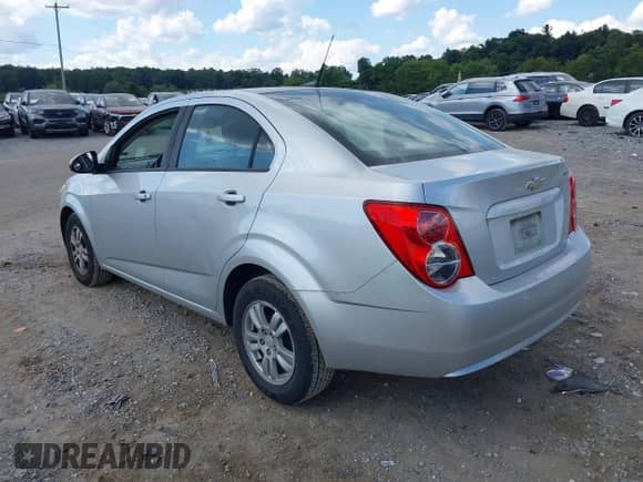 2012 Chevrolet Sonic LS с VIN 1G1JA5SH9C4223421, выставлен на аукционе IAAI как лот 43126074 с пробегом 180 689 миль миль и . История ставок и продаж доступна на DreamBid. Изображение 3.