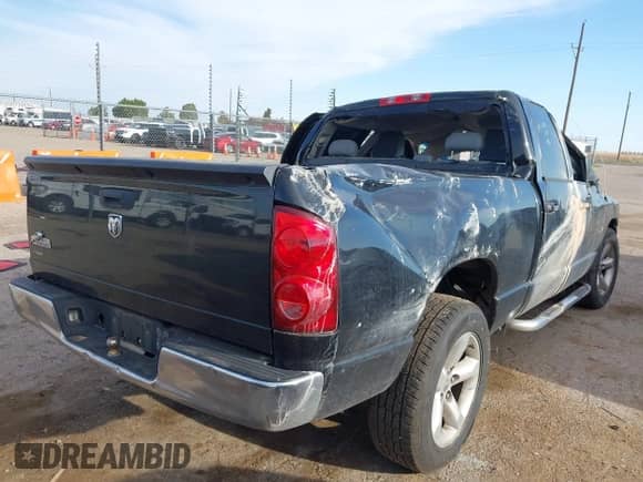 2008 Dodge 1500 ST z VIN 1D7HA18N08S603333, wystawiony jako IAAI lot #42241662 z przebiegiem 155 937 mil mil oraz . Historia ofert i sprzedaży dostępna na DreamBid. Obrazek 4.