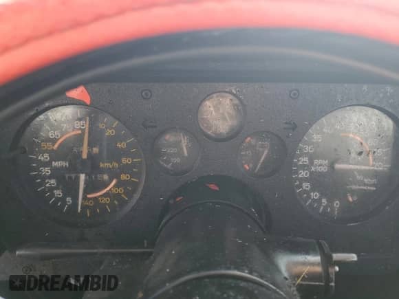 1982 Chevrolet Camaro z VIN 1G1AP8773CN136480, wystawiony jako Copart lot #86254085 z przebiegiem 113 416 mil mil oraz Szkoda całkowita • Salvage title. Historia ofert i sprzedaży dostępna na DreamBid. Obrazek 9.