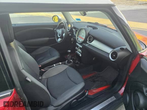 2007 MINI Hardtop с VIN WMWMF33517TU63263, выставлен на аукционе Copart как лот 85209115 с пробегом 124 207 миль миль и Чистый • Clean title. История ставок и продаж доступна на DreamBid. Изображение 5.