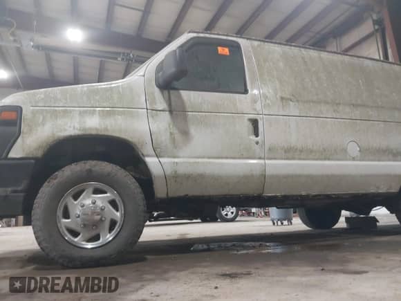 2008 Ford Econoline Cargo Commercial с VIN 1FTNS24W88DA19698, выставлен на аукционе IAAI как лот 42537120 с пробегом 148 476 миль миль и . История ставок и продаж доступна на DreamBid. Изображение 6.