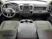 2018 Ram 1500 Express z VIN 1C6RR7KG7JS283655, wystawiony jako Copart lot #52085555 z przebiegiem 128 920 mil mil oraz Czysty tytuł • Clean title. Historia ofert i sprzedaży dostępna na DreamBid. Obrazek 8.