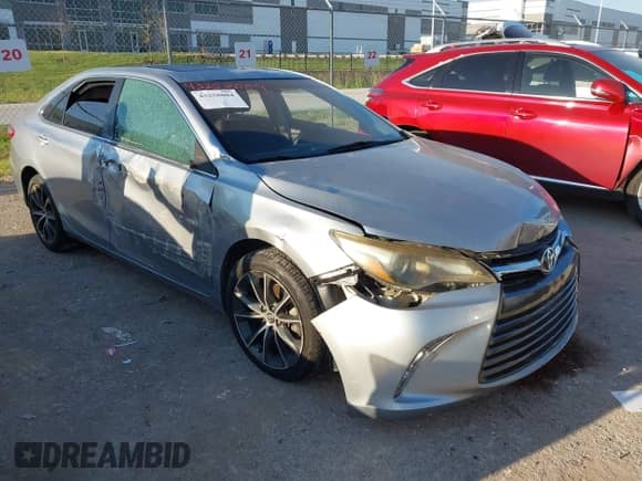 2015 Toyota Camry SE z VIN 4T1BF1FK0FU048648, wystawiony jako IAAI lot #43258084 z przebiegiem 155 558 mil mil oraz . Historia ofert i sprzedaży dostępna na DreamBid. Obrazek 1.